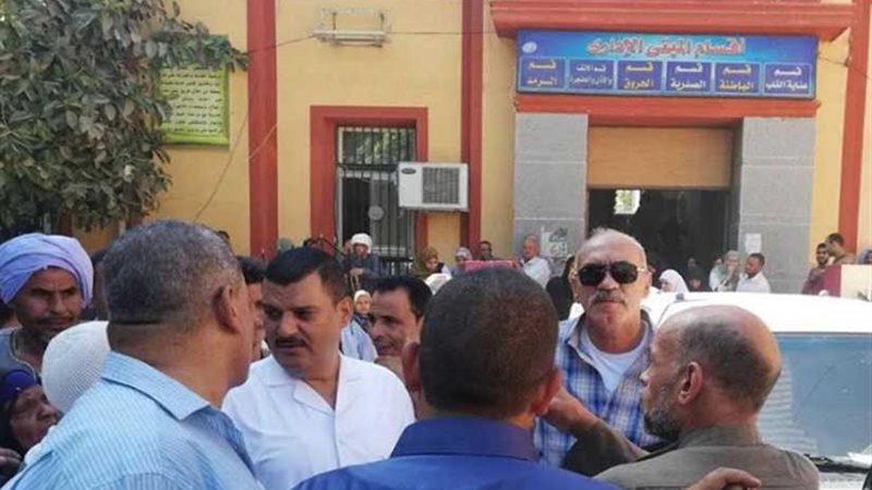 إحالة 129 طبيبا وعاملا