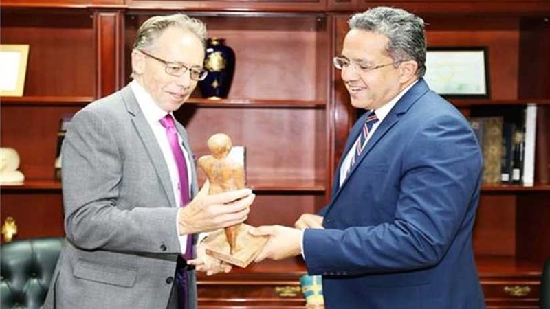 وزير الآثار يستقبل