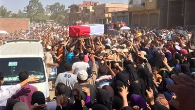 أهالي مغاغة ينتظرون تشييع جثمان شهيد بالعريش