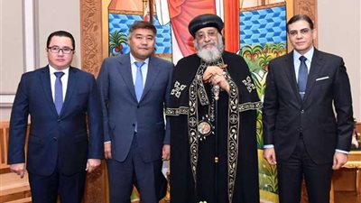 البابا تواضروس الثانى يستقبل وزير التنمية بكازاخستان بالمقر البابوي..