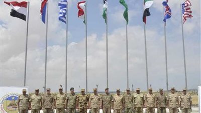 قائد القيادة المركزية الأمريكية يتفقد تدريبات 