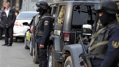 مباحث التموين تداهم مخزنا وتضبط 9 أطنان 