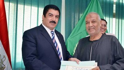 محافظ القليوبية يكرّم 30 مزارعًا ومربيًا للدواجن والماشية في عيد الفلاح