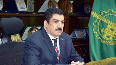 محافظ القليوبية : لجنة من خبراء جامعة بنها للاستفادة من ورد النيل