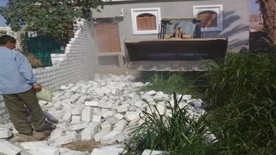 إزالة 72 حالة تعدٍ على أراضي زراعية وأملاك دولة بمركز ديروط.. (صور)