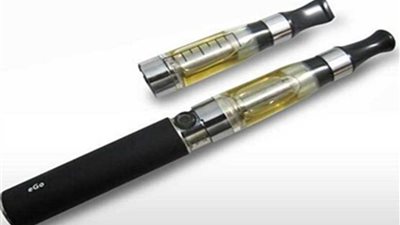 أمريكا تشن حملة ضد مصنعي وبائعي السجائر الإلكترونية وتهدد بحظرها