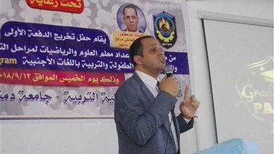 رئيس جامعة دمنهور يشهد حفل تخرج برنامج إعداد المعلم