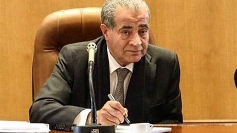 وزير التموين يبحث