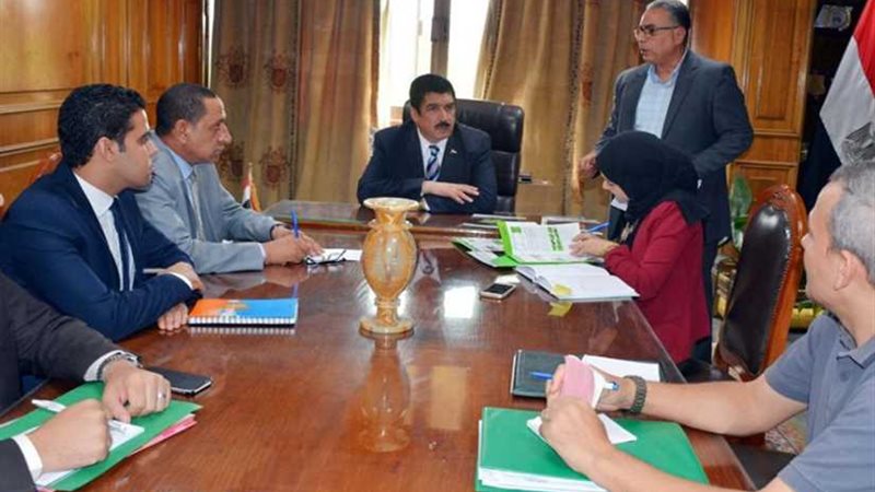 محافظ القليوبية يبحث