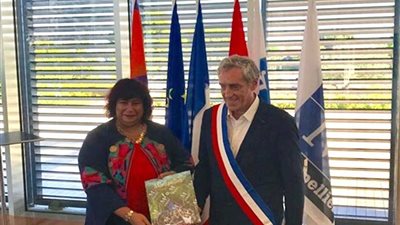 وزيرة الثقافة تبحث مع محافظ مونبلية تبادل الفرق الموسيقية وفنون السيرك