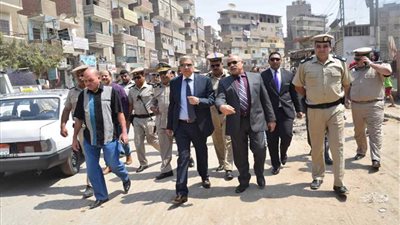 محافظ المنيا يقود حملة مكبرة لإزالة الاشغالات بحي غرب المدينة