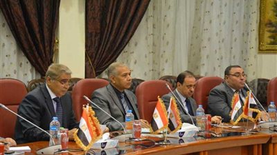 100 مليون جنيه لترفيق المنطقة الحرة للمنسوجات بالمنيا