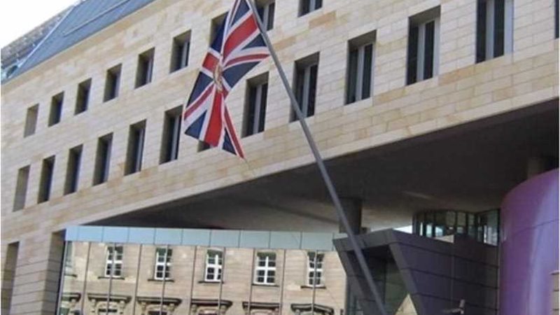 بريطانيا تطالب بإحترام