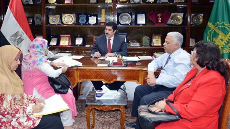 عبد الحليم يبحث دراسة