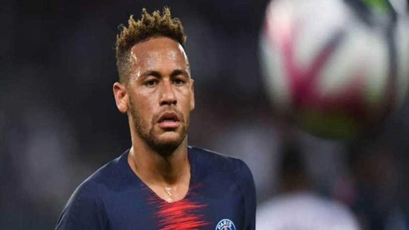 نيمار خارج قائمة