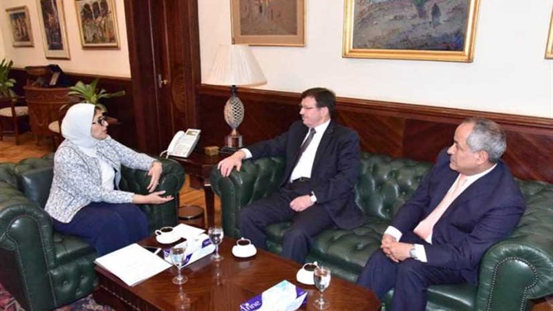 وزيرة الصحة تبحث