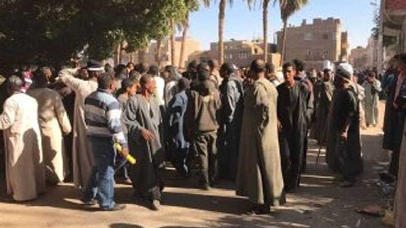 إصابة 4 أشخاص فى