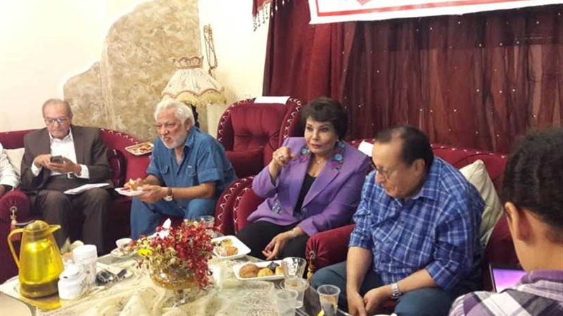 أهل الفن يناقشون