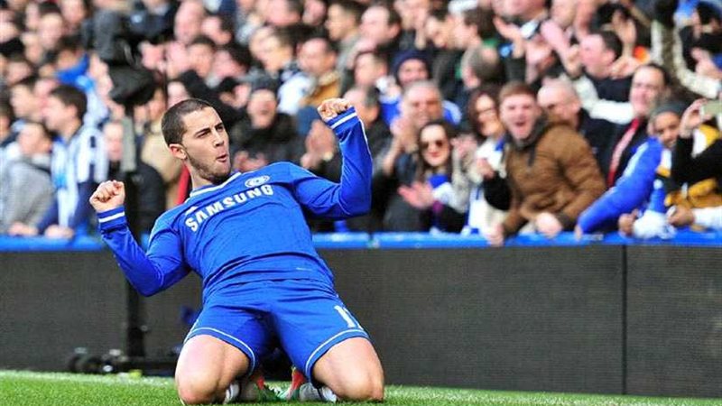 هاتريك هازارد يقود