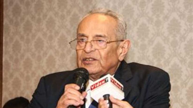 منى مكرم مستشارًا