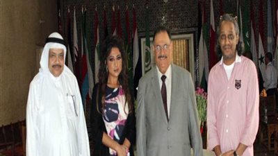 الذوادي يستقبل وفد البحرين المشارك في مهرجان المسرح التجريبي