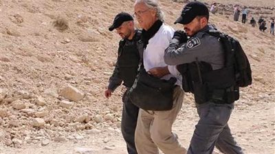 إسرائيل ترحل المتضامن الفرنسي رومانو بسبب تضامنه مع الخان الأحمر