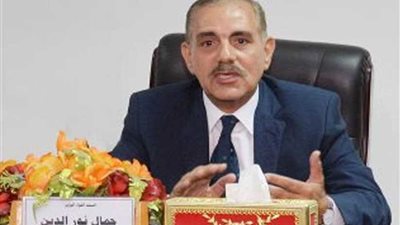 محافظ أسيوط يوجه بحل مشاكل مرضى التأمين الصحي