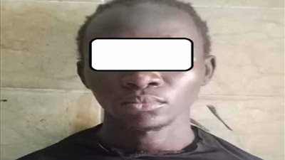 القبض على إفريقي خطف هاتف 