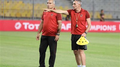 جلسة بين كارتيرون ويوسف قبل تدريبات الأهلي..وميدو جابر ينتظم في المران الجماعي