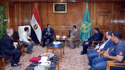 محافظ القليوبية ونقيب الأطباء يبحثان رفع كفاءة المنظومة الصحية