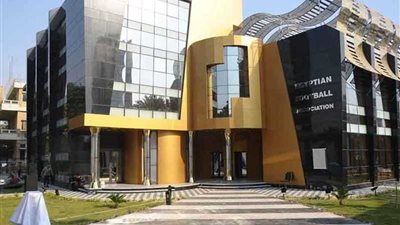 اتحاد الكرة يحدد شرطًا واحدًا لاستقدام حكام أجانب