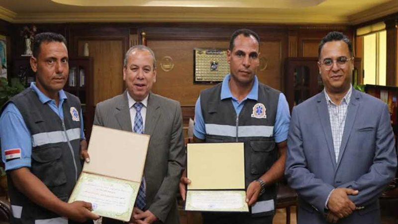 محافظ كفرالشيخ يكرم