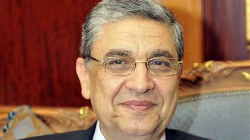 وزير الكهرباء يفتتح