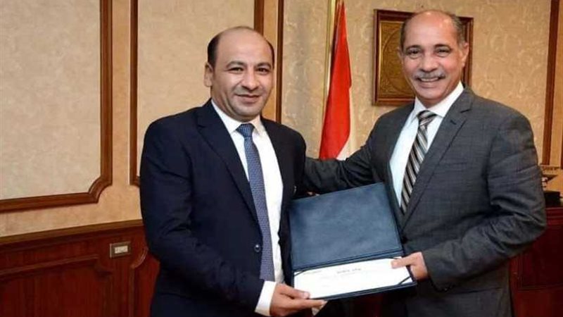 وزير الطيران يكرّم