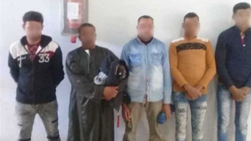 القبض على سيدتين