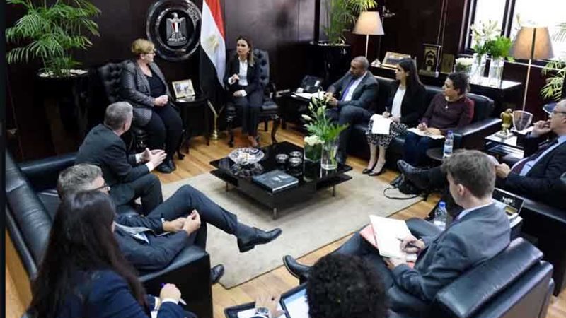 وزيرة الاستثمار تبحث