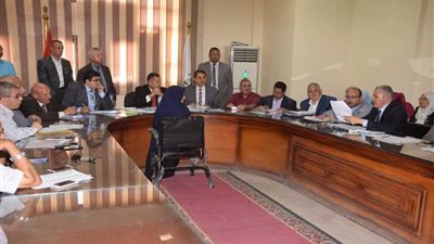 تلبية مطالب 3 قرى وصرف مساعدات لـ 15 أسرة ببني سويف