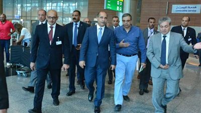 وزير الطيران يتفقد مبنى الإيرمول بمطار القاهرة