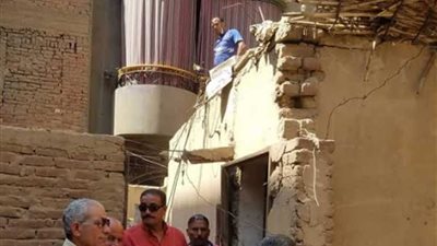 إزالة عقار إيل للسقوط ببنها (صور)