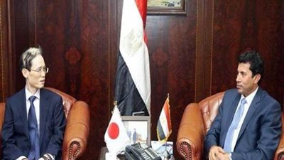 وزير الشباب والرياضة يبحث مع سفير اليابان سبل التعاون الثنائي
