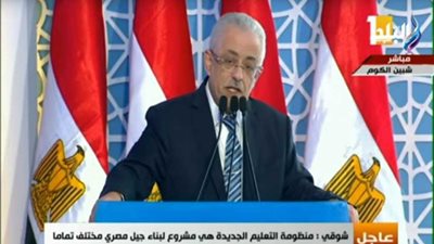 وزير التعليم: أوقفنا ترخيص الكتب الخارجية (فيديو)