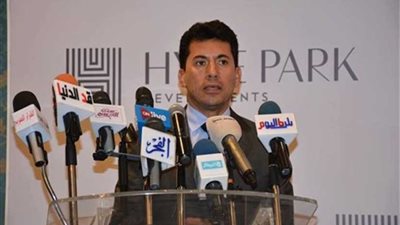 وزير الشباب والرياضة يفتتح 