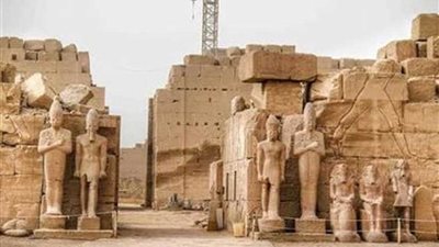 السفارة المصرية في لندن تتسلم قطعة أثرية مسروقة من معبد الكرنك