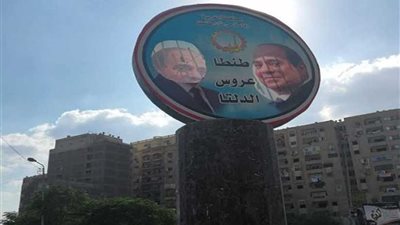 نزع صورة صقر الغربية السابق لوضع صورة السعيد على الطريقة الفرعونية