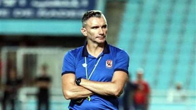 كارتيرون يعقد جلسة مع اللاعبين قبل المران الختامي