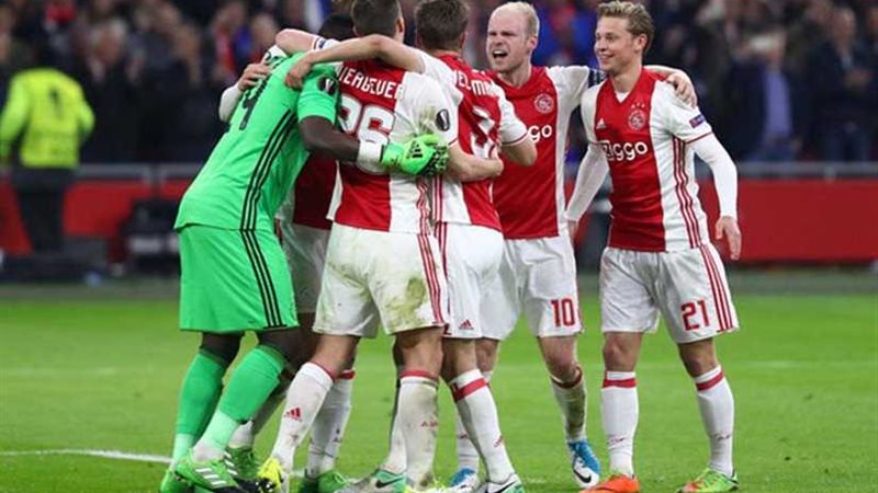 أياكس الهولندي يفوز