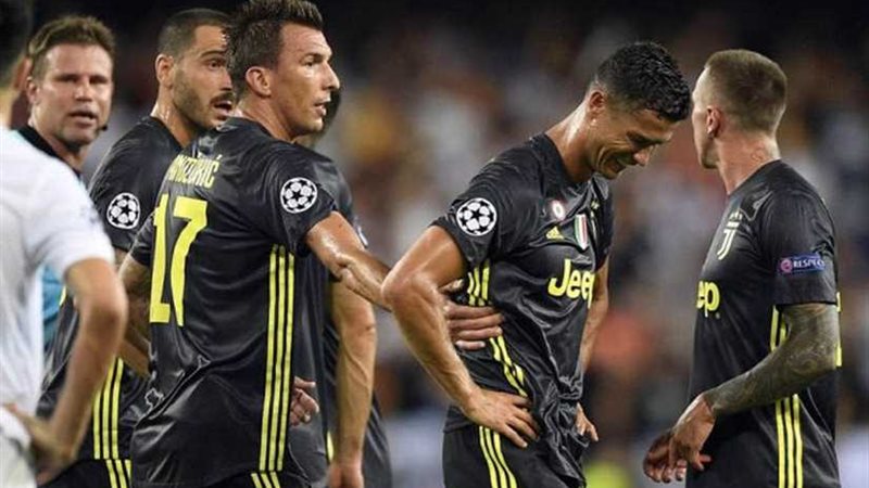 يوفنتوس بـ 10 لاعبين