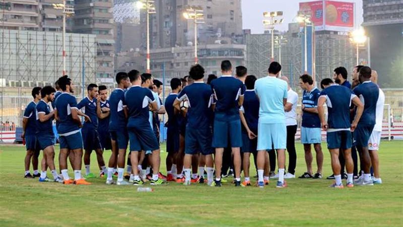 لاعبو الزمالك يلعبون