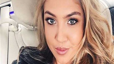 زوجة لاعب روسي تصوره مع عاهرة في الساونا (صور)