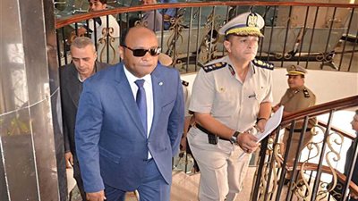 مدير الأمن يستخرج رخصًا مجانية للمواطنين في 